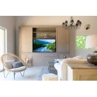 Bibliothèque-meuble TV sur mesure en chêne massif – Élégance et discrétion
